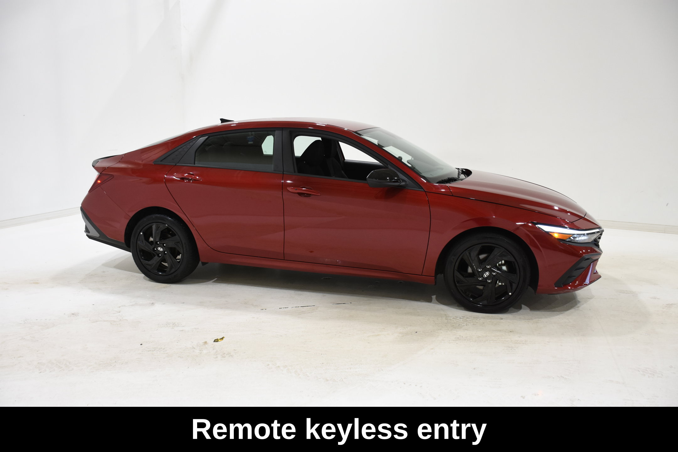 Used 2026 Hyundai Elantra Sport FWD image 3