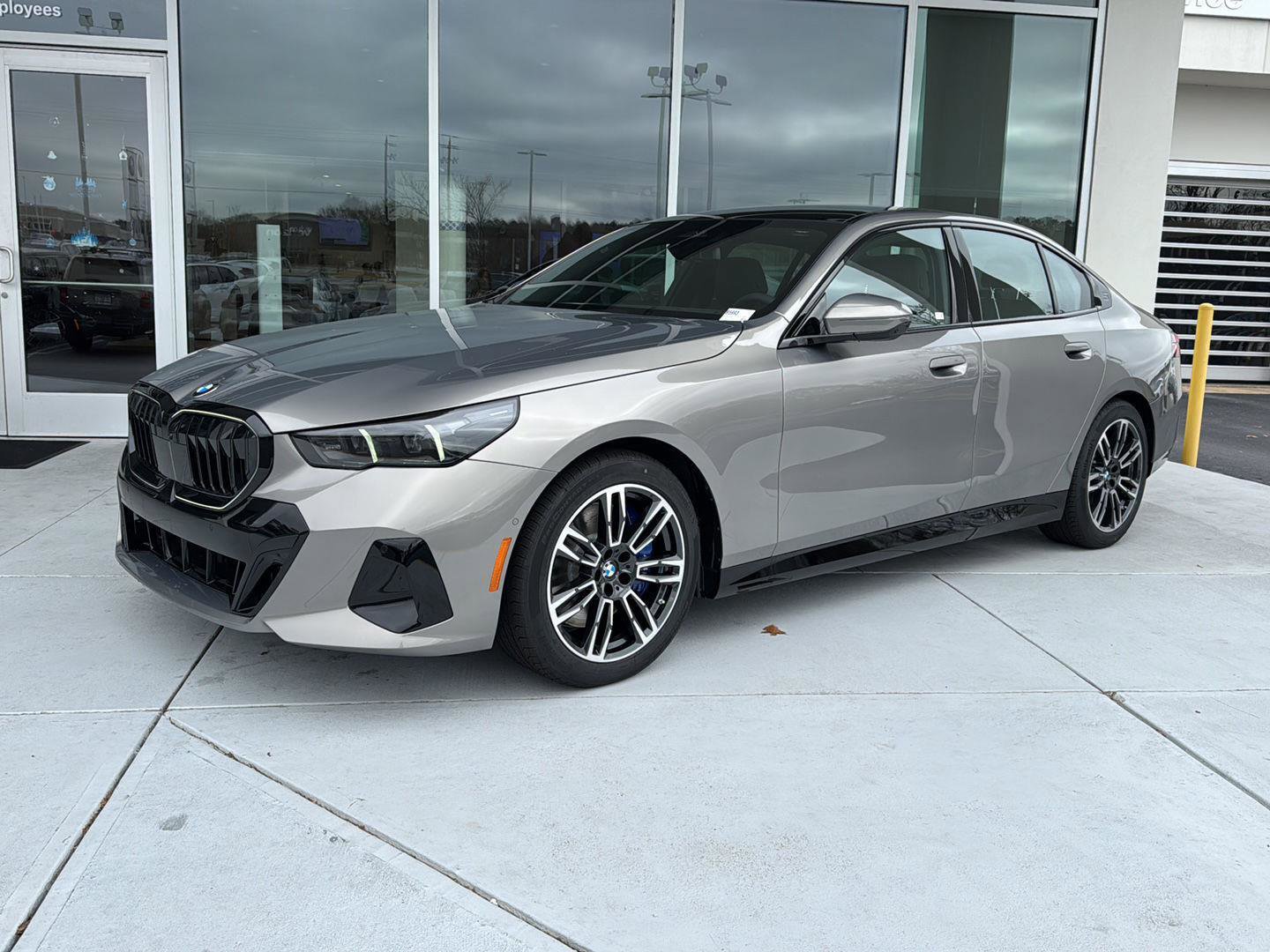 New 2026 BMW 540i xDrive w/ M Sport Package image 2