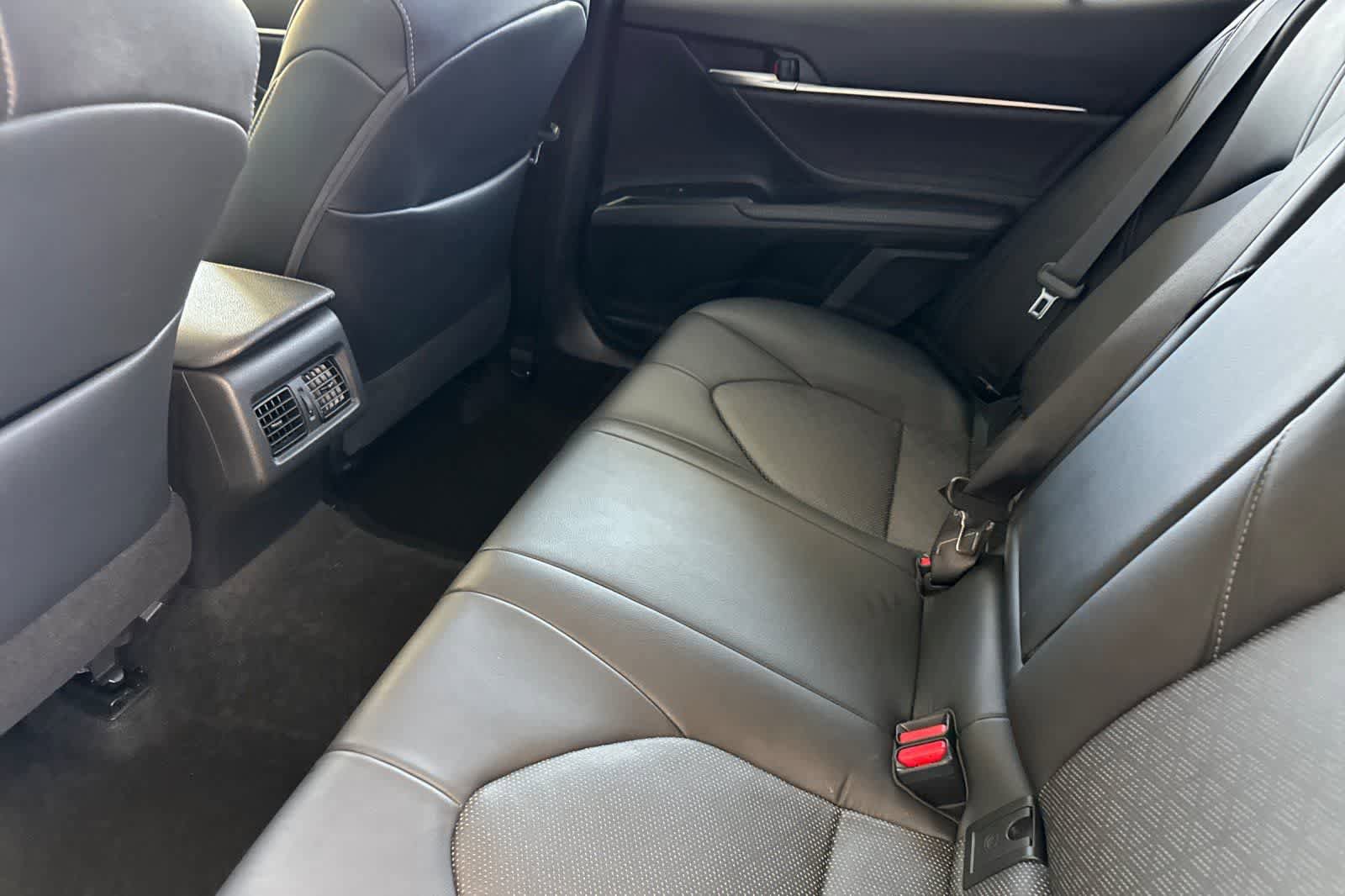 Used 2018 Toyota Camry XSE w/ Accessory Appearance Package FWD image 4