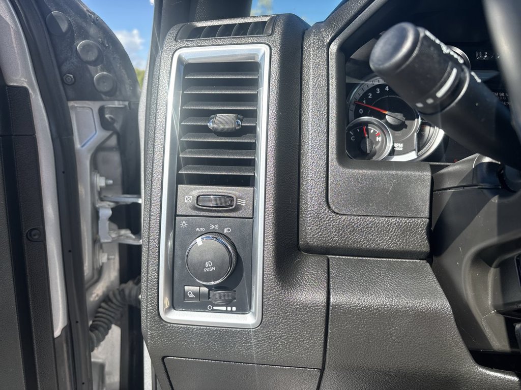 Used 2023 RAM 1500 Warlock AWD/4WD image 18