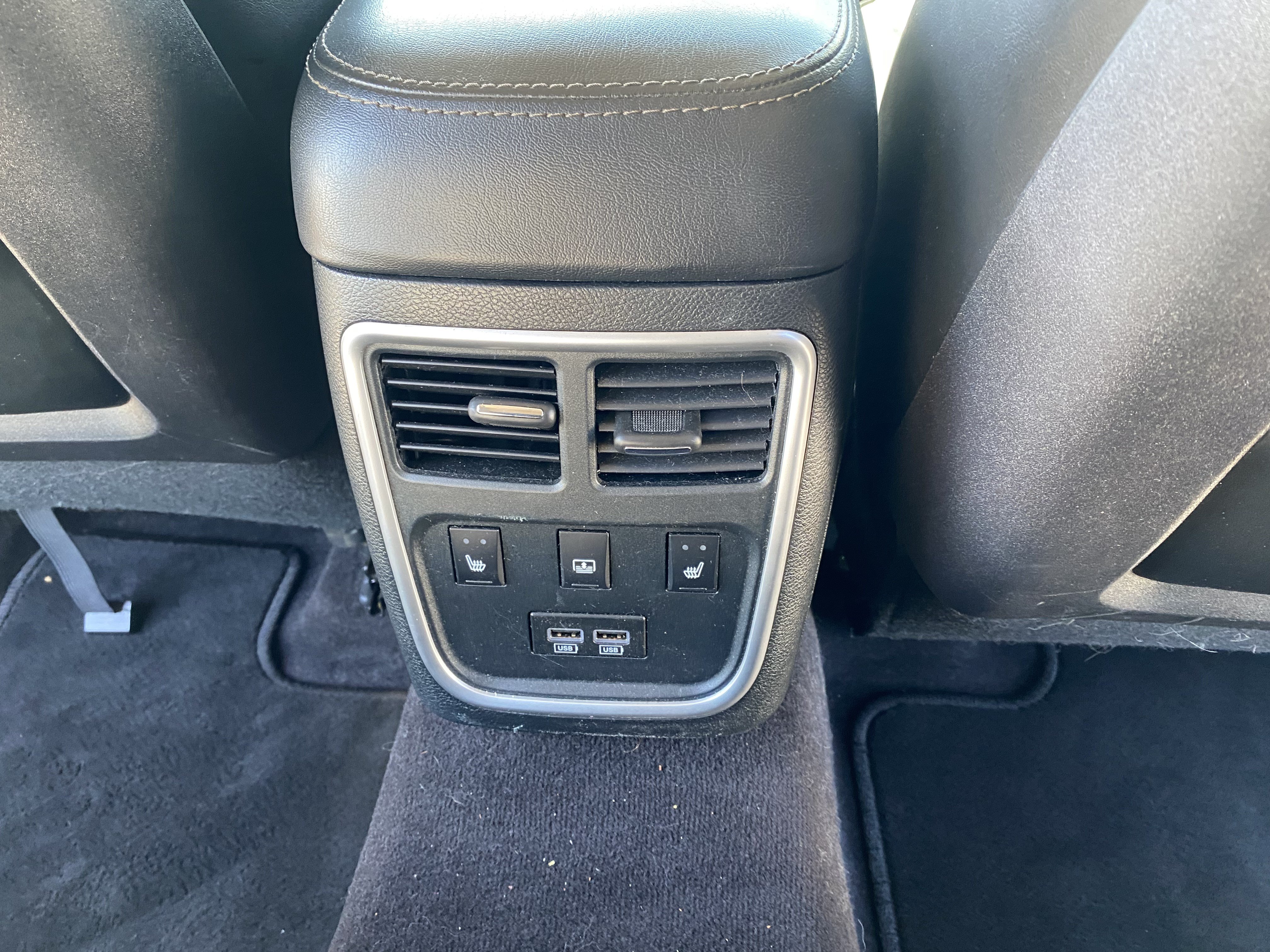 Used 2017 Chrysler 300 C RWD image 19