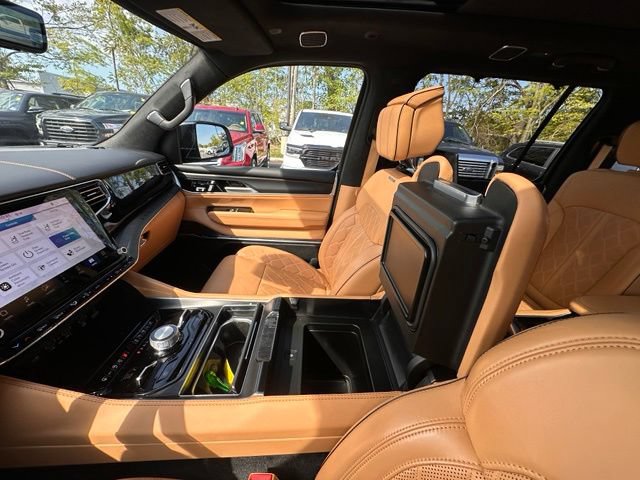 Used 2025 Jeep Grand Wagoneer Series III w/ Rear Seat Video Group 1 AWD/4WD image 28