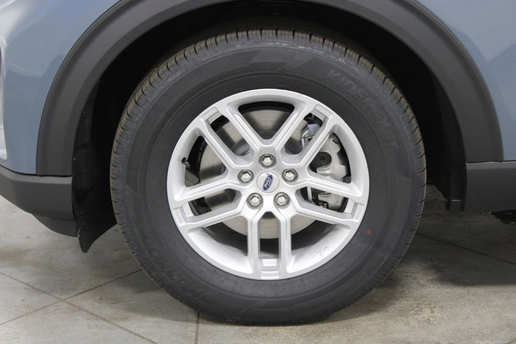 New 2026 Ford Explorer Active RWD image 18