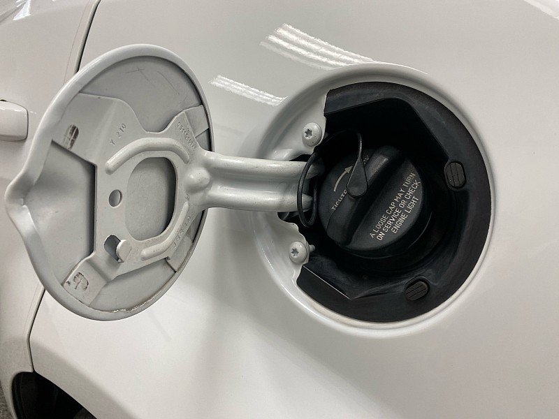 Used 2014 Dodge Avenger SE FWD image 27