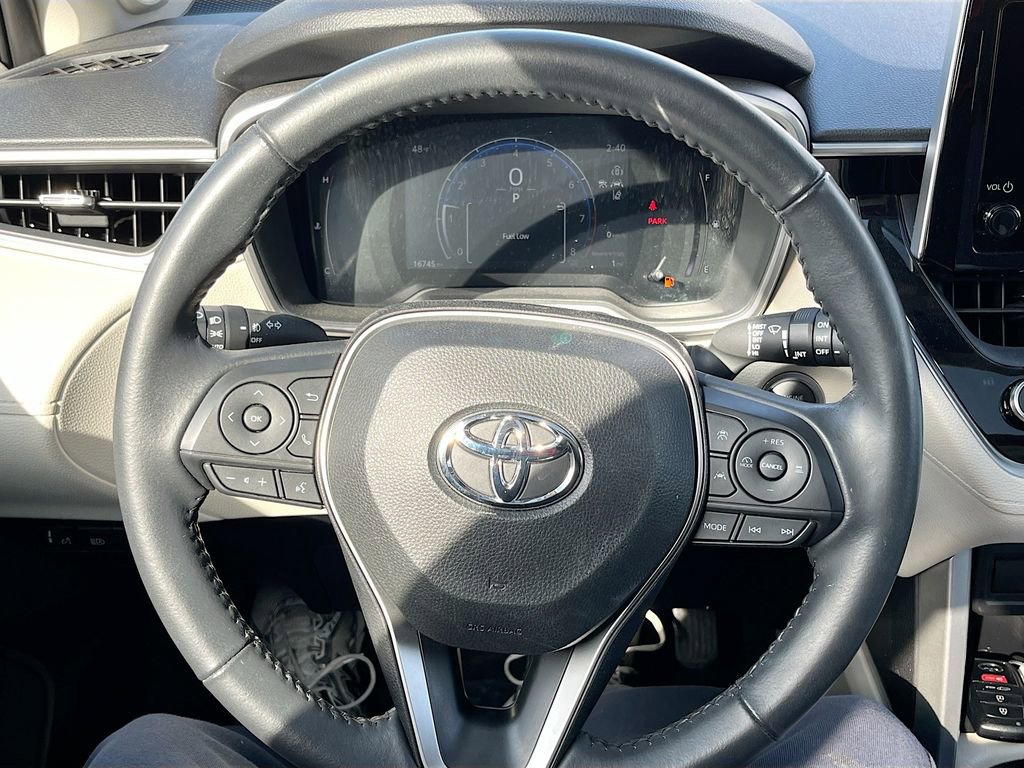 Used 2023 Toyota Corolla Cross XLE w/ Convenience Package AWD/4WD image 11