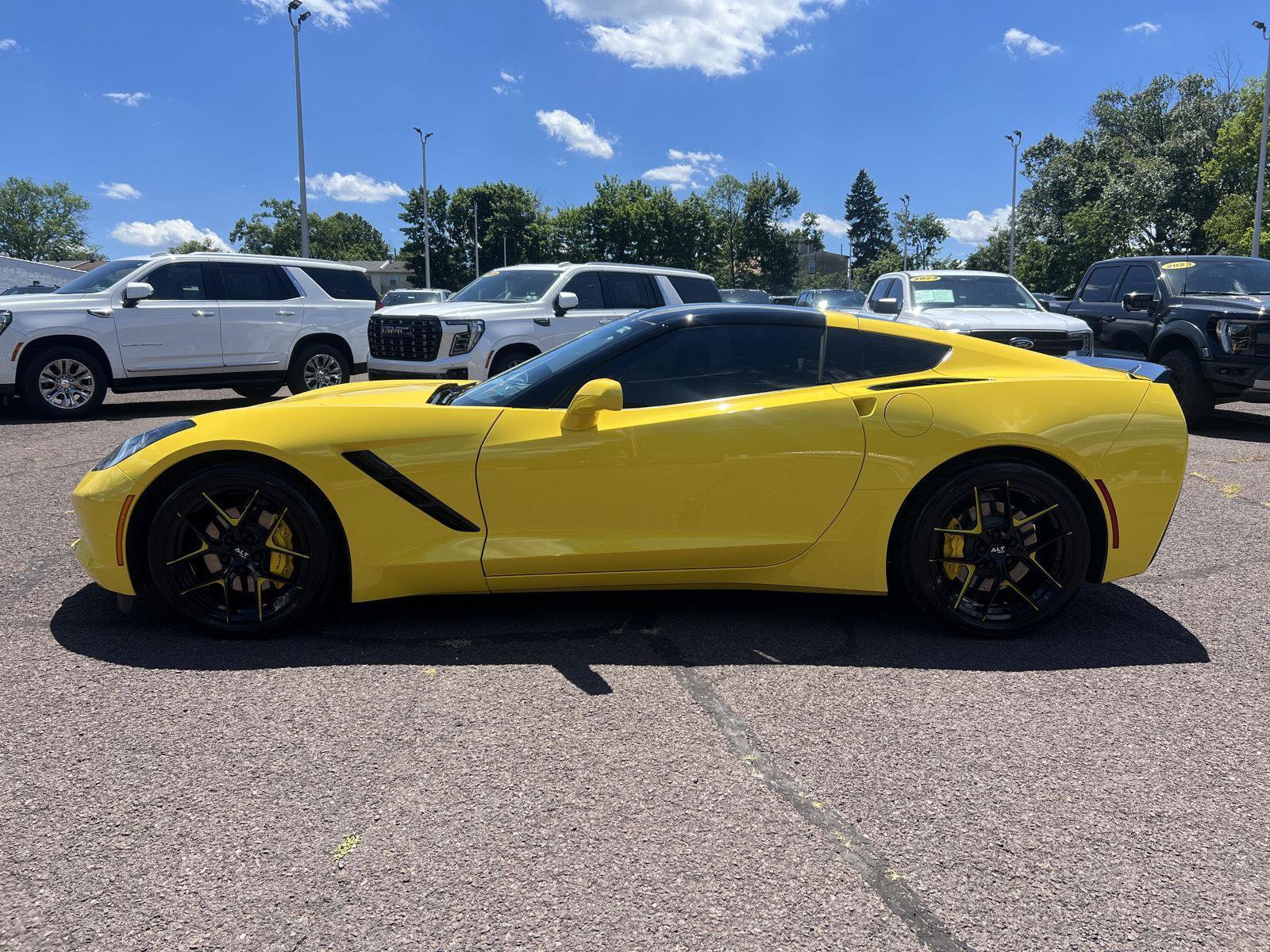 Used 2017 Chevrolet Corvette Stingray Coupe w/ 1LT RWD image 4