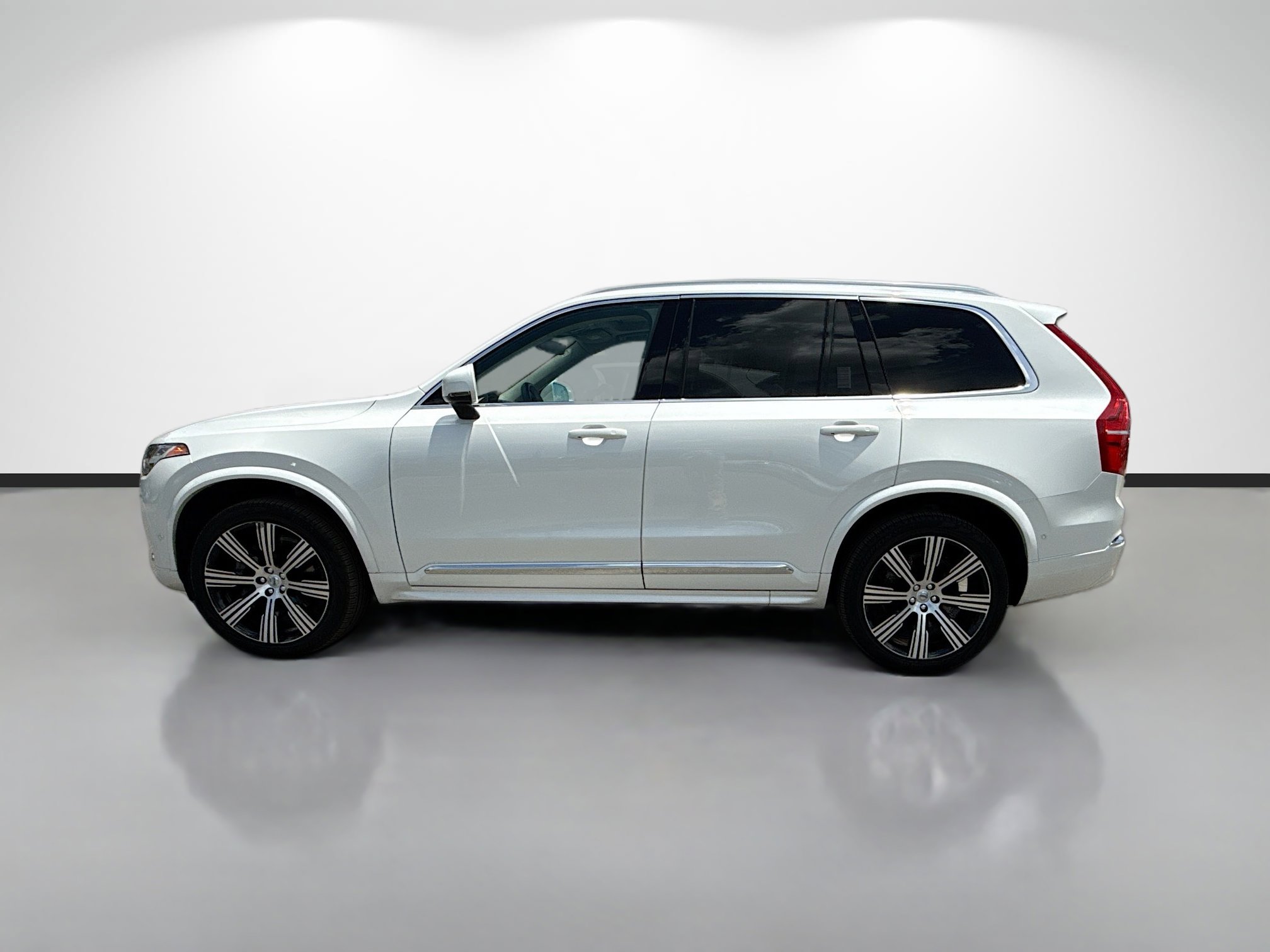 Used 2024 Volvo XC90 B6 Ultimate w/ Lounge Package AWD/4WD image 2