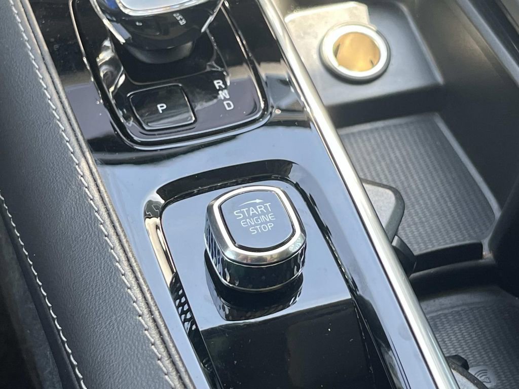 Used 2023 Volvo XC90 B6 Ultimate w/ Protection Package Premier image 37