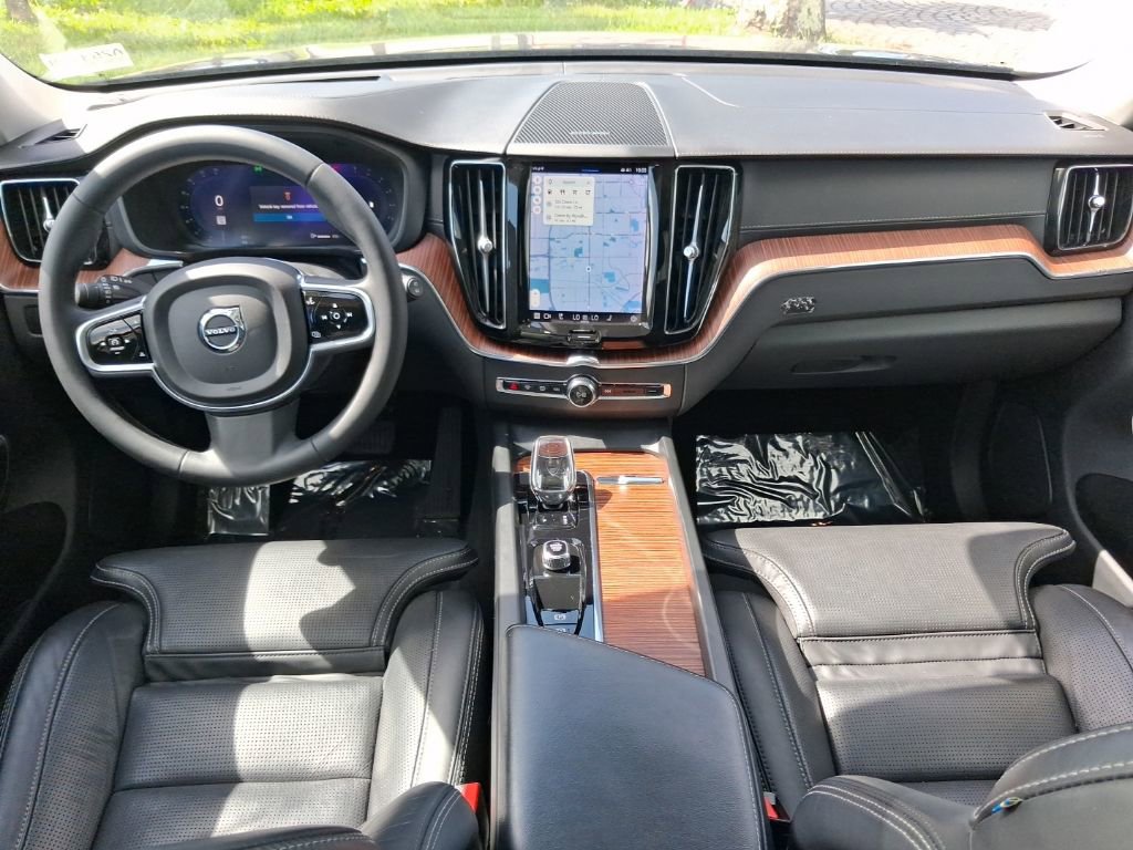 Used 2023 Volvo XC60 B5 Ultimate w/ Climate Package AWD/4WD image 9