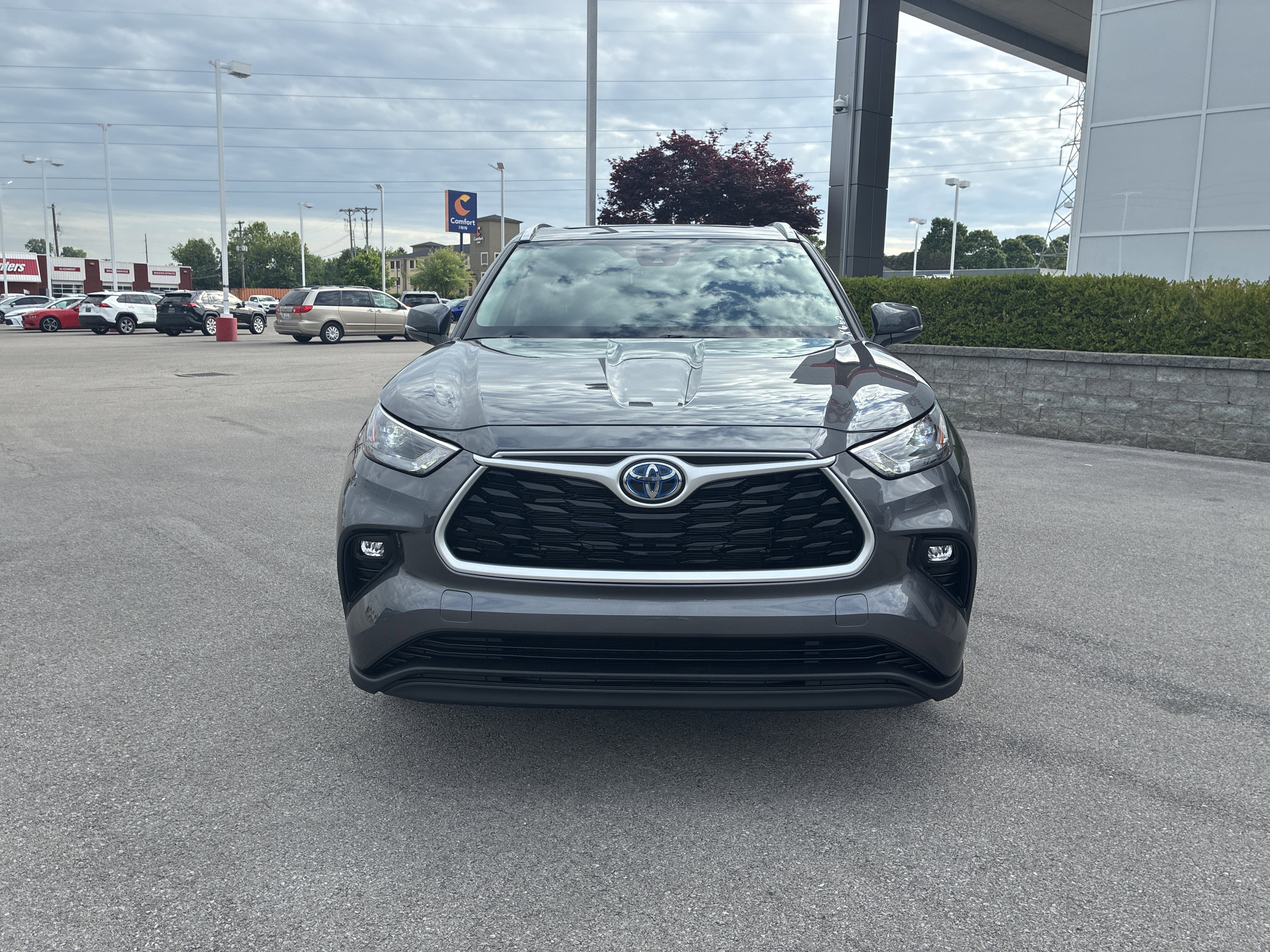 Used 2023 Toyota Highlander XLE AWD/4WD image 9