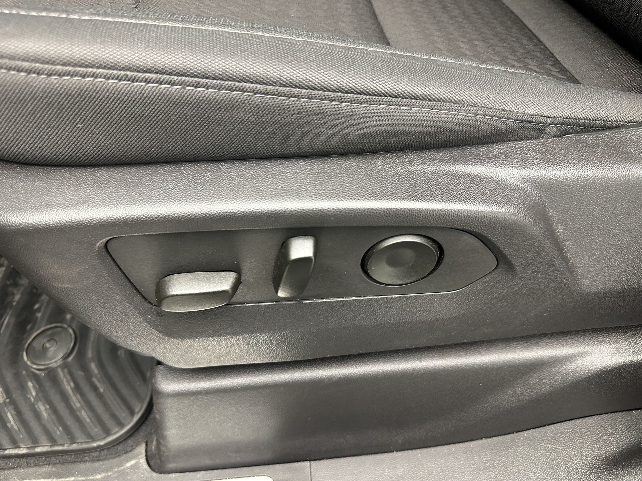 Certified 2024 Chevrolet Silverado 1500 LT AWD/4WD image 16