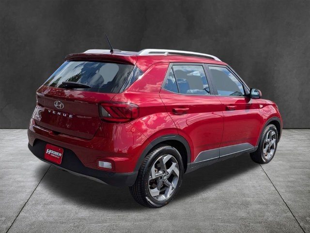 Used 2025 Hyundai Venue SEL FWD image 5