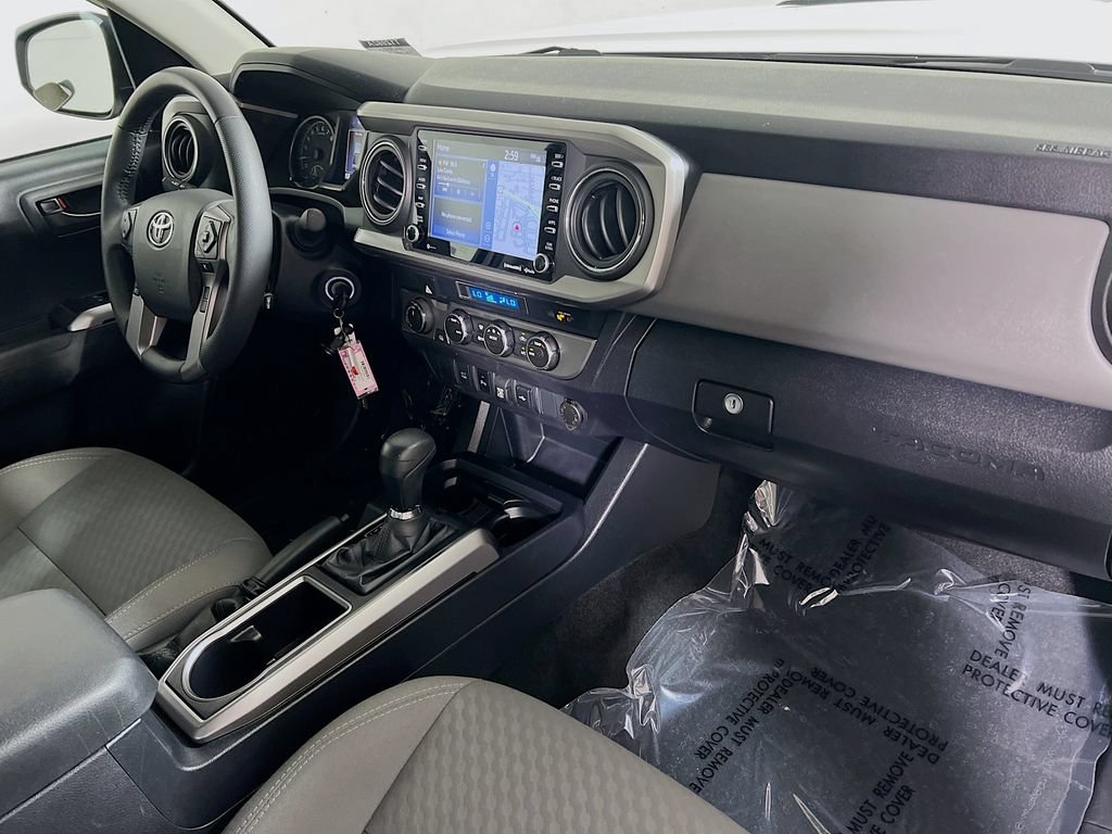 Certified 2022 Toyota Tacoma SR5 AWD/4WD image 25
