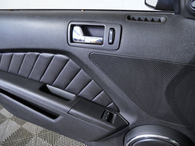 Used 2010 Ford Mustang Coupe RWD image 25