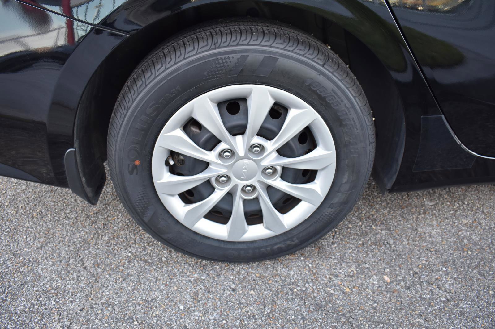 Used 2024 Kia Forte LX image 9