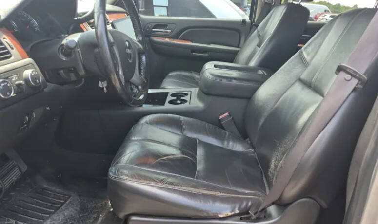Used 2008 GMC Sierra 2500 SLT w/ Z71 Off-Road Package AWD/4WD image 5