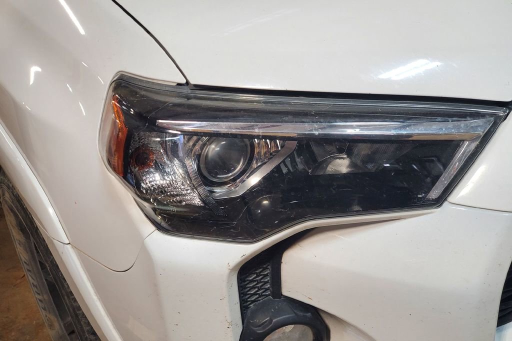 Used 2020 Toyota 4Runner SR5 Premium AWD/4WD image 2