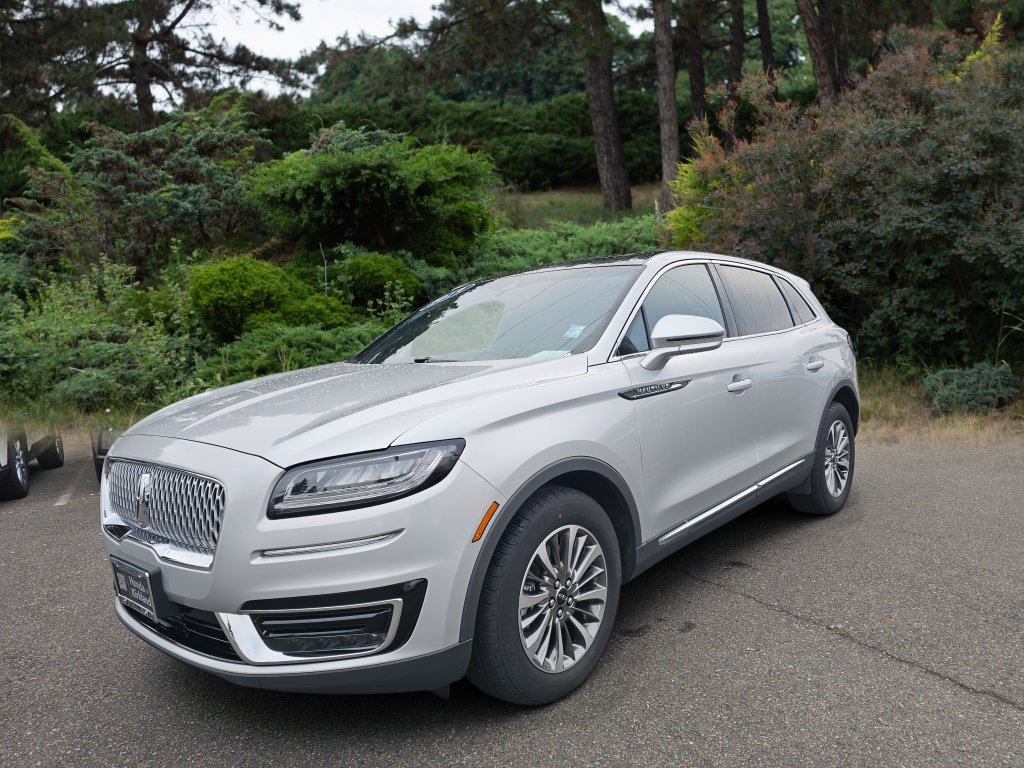 Used 2019 Lincoln Nautilus Select AWD/4WD image 3
