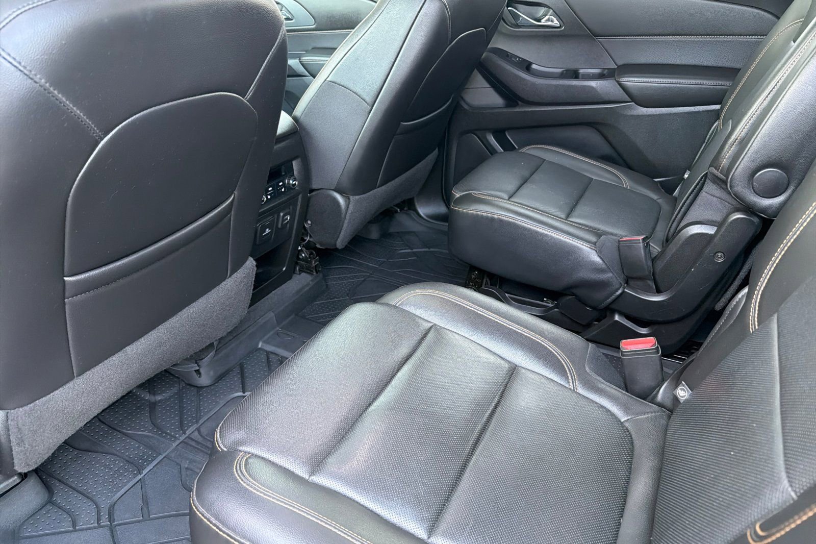 Used 2020 Chevrolet Traverse Premier w/ Redline Edition image 11