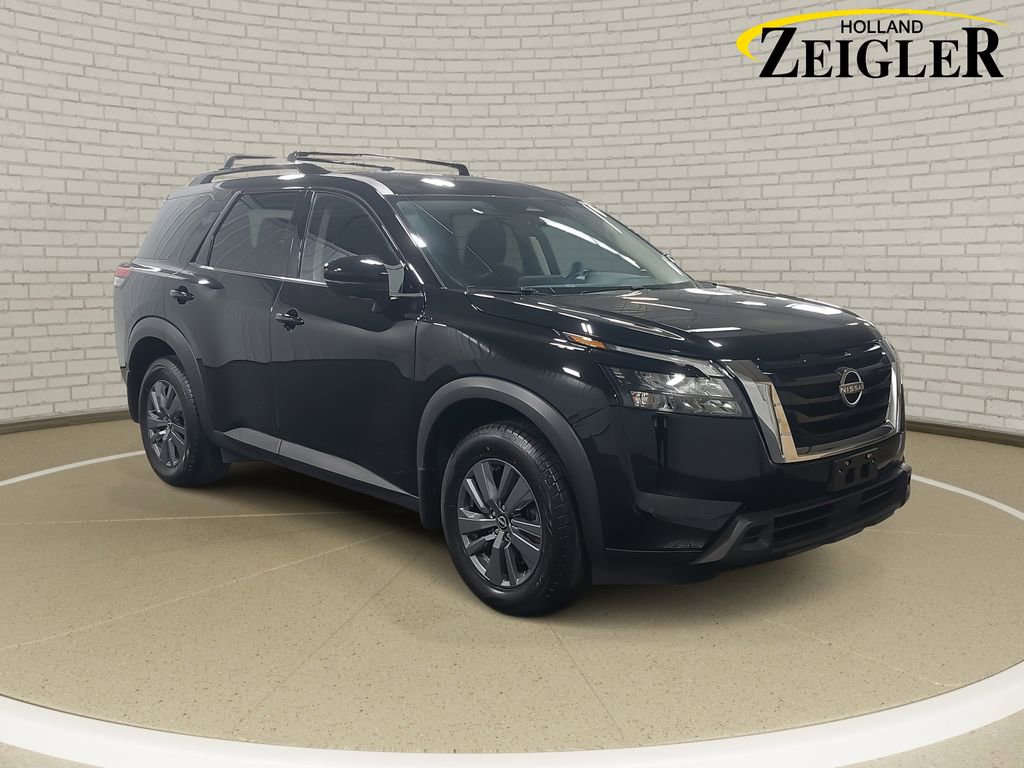 Used 2024 Nissan Pathfinder SV w/ Cargo Package image 3