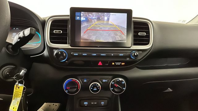 Certified 2025 Hyundai Venue SE FWD image 23