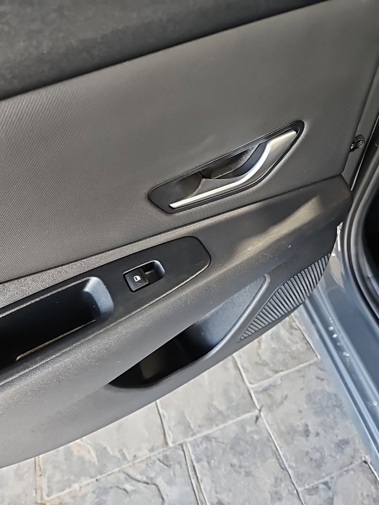 Used 2023 Hyundai Elantra Limited image 21