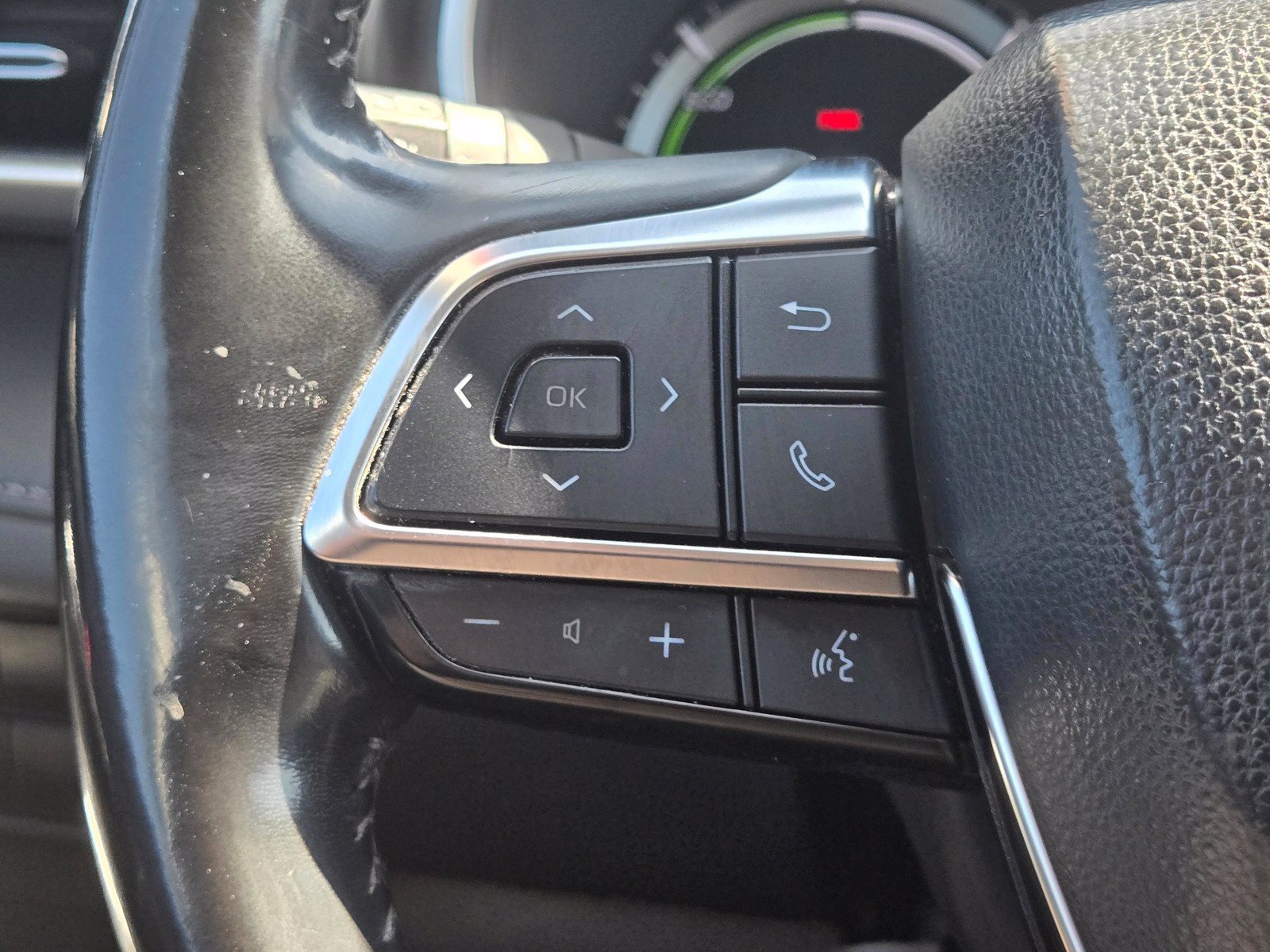 Used 2021 Toyota Highlander XLE AWD/4WD image 26