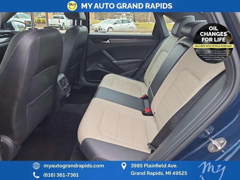 Used 2021 Volkswagen Passat 2.0T R-Line image 27