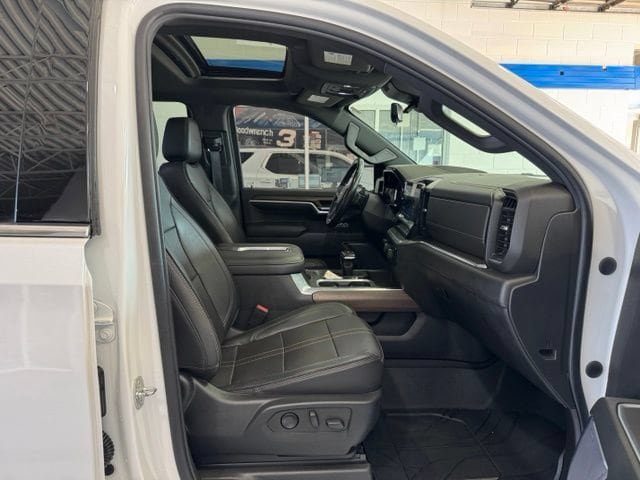 Used 2022 Chevrolet Silverado 1500 High Country w/ High Country Premium Package AWD/4WD image 15