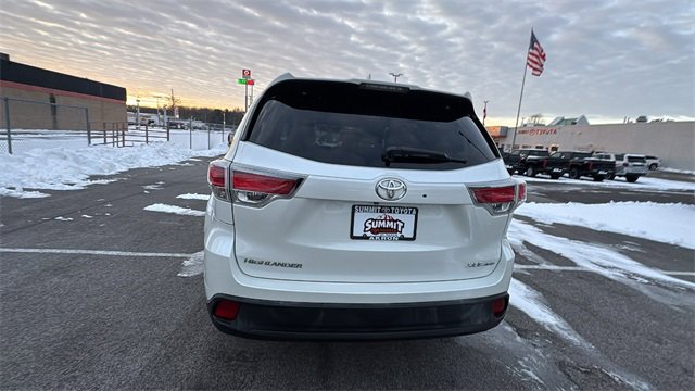 Used 2016 Toyota Highlander XLE image 4