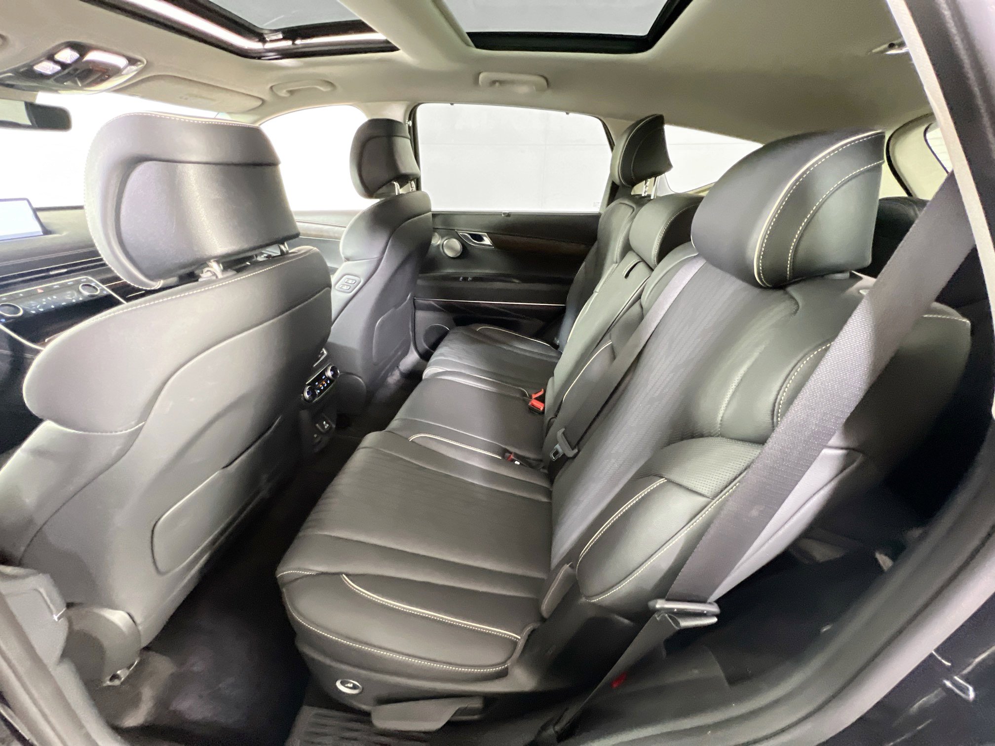 Used 2024 Genesis GV80 3.5T image 25