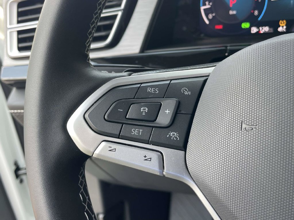 Used 2025 Volkswagen Atlas Cross Sport SE FWD image 22