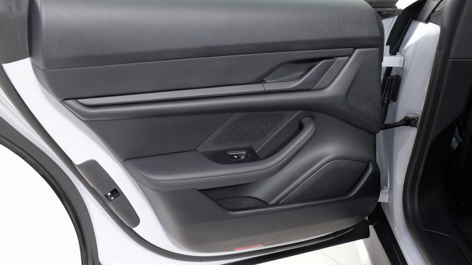 Used 2023 Porsche Taycan 4 Cross Turismo image 34