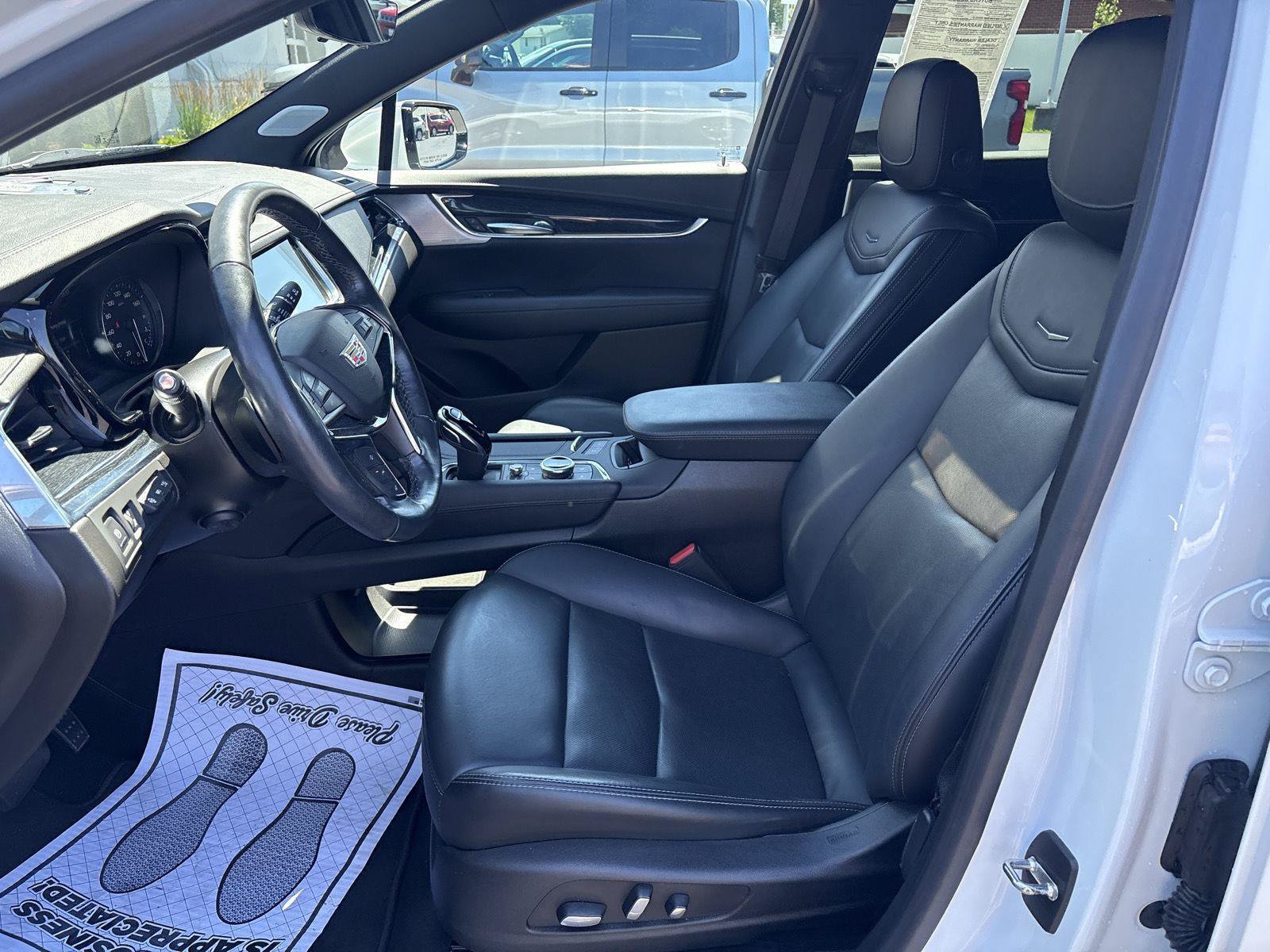 Used 2022 Cadillac XT5 Premium Luxury w/ Technology Package AWD/4WD image 9