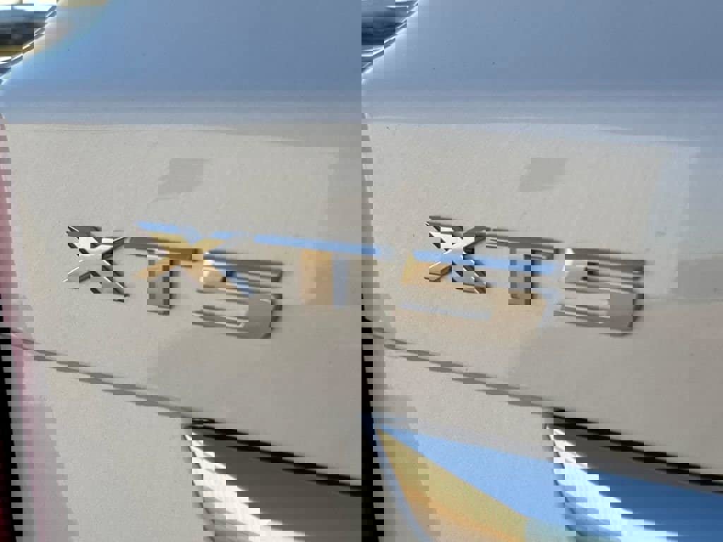 New 2026 Cadillac XT5 Luxury w/ LPO, Floor Liner Package image 6