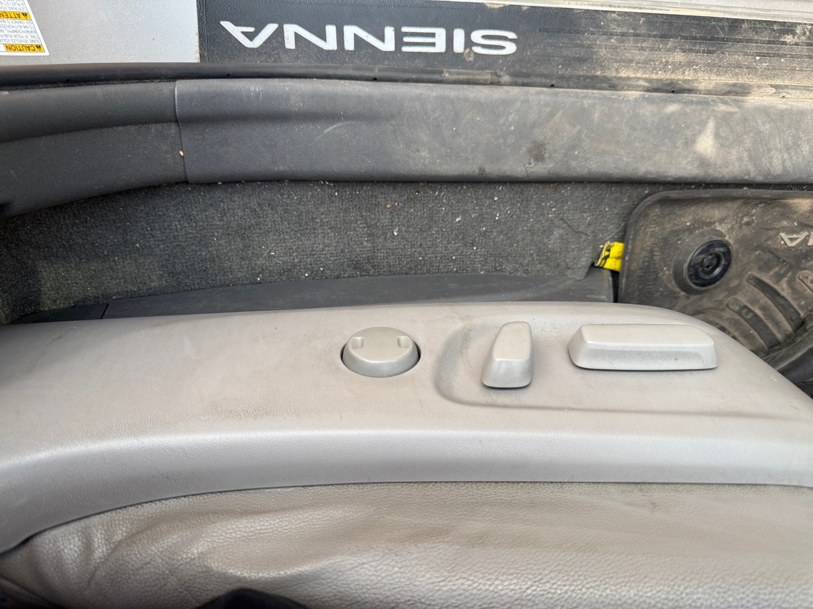 Used 2018 Toyota Sienna XLE w/ XLE Navigation Package AWD/4WD image 14