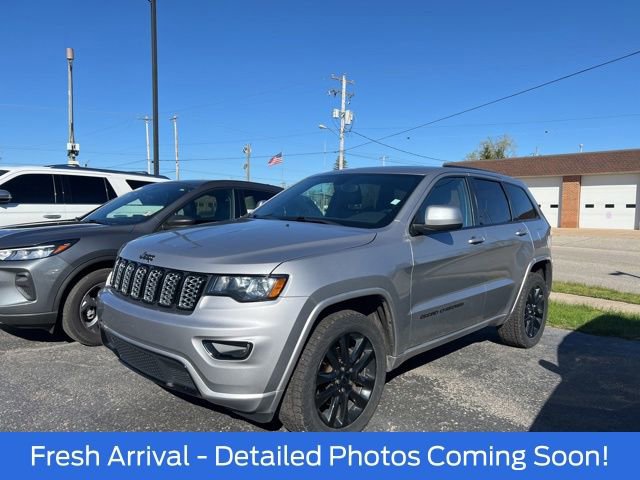 Used 2019 Jeep Grand Cherokee Altitude AWD/4WD image 2