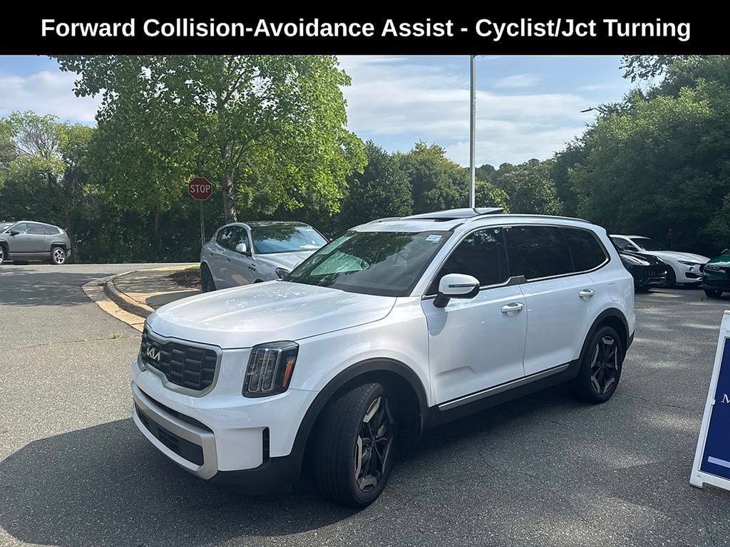Used 2025 Kia Telluride S FWD image 3