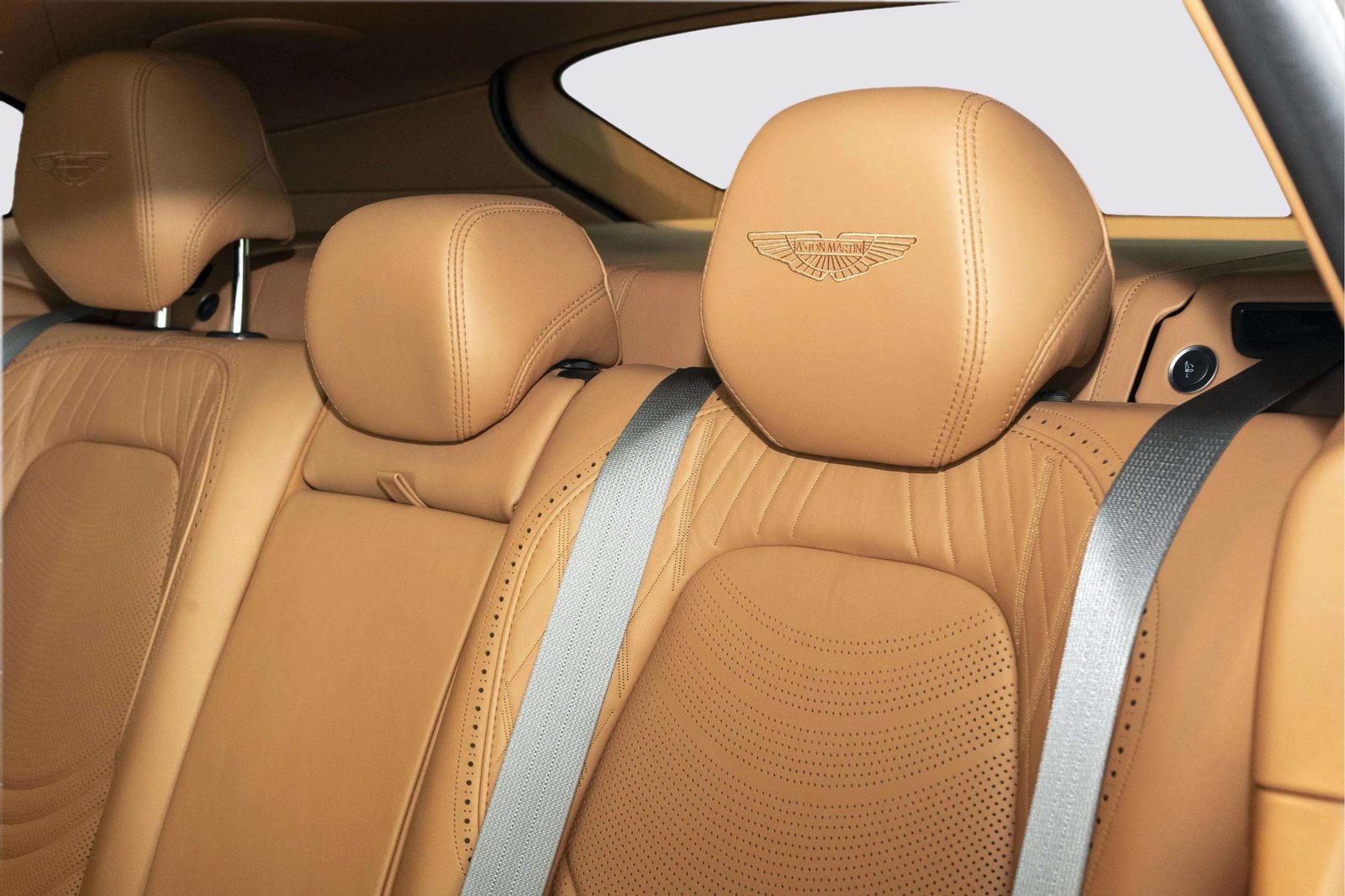 Used 2022 Aston Martin DBX AWD/4WD image 49