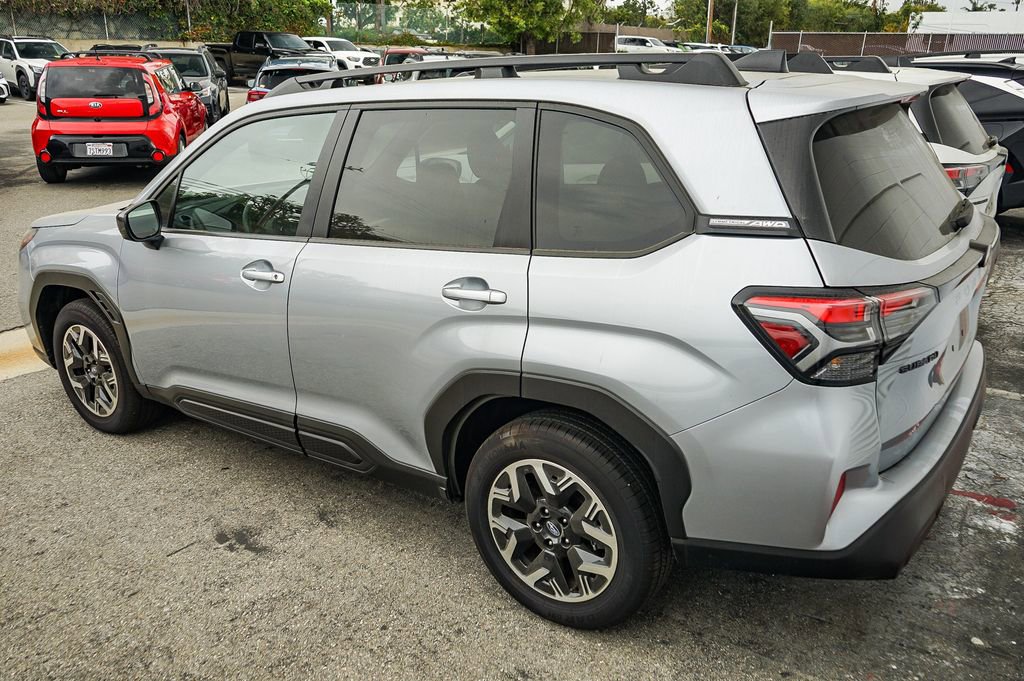 Used 2025 Subaru Forester Premium image 6