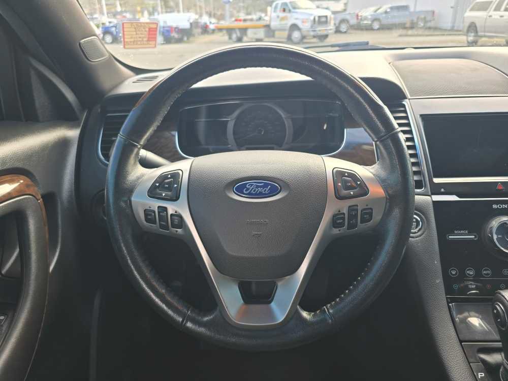 Used 2018 Ford Taurus Limited image 11