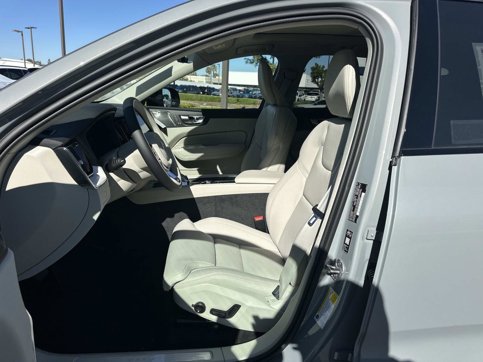 New 2026 Volvo XC60 B5 Ultra w/ Climate Package AWD/4WD image 13