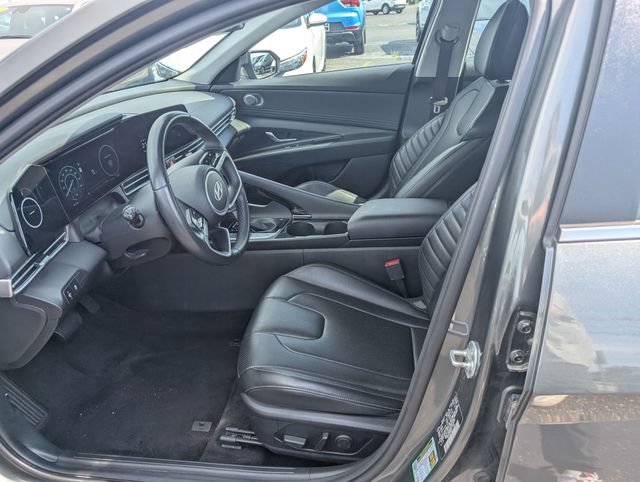 Used 2025 Hyundai Elantra Limited FWD image 13