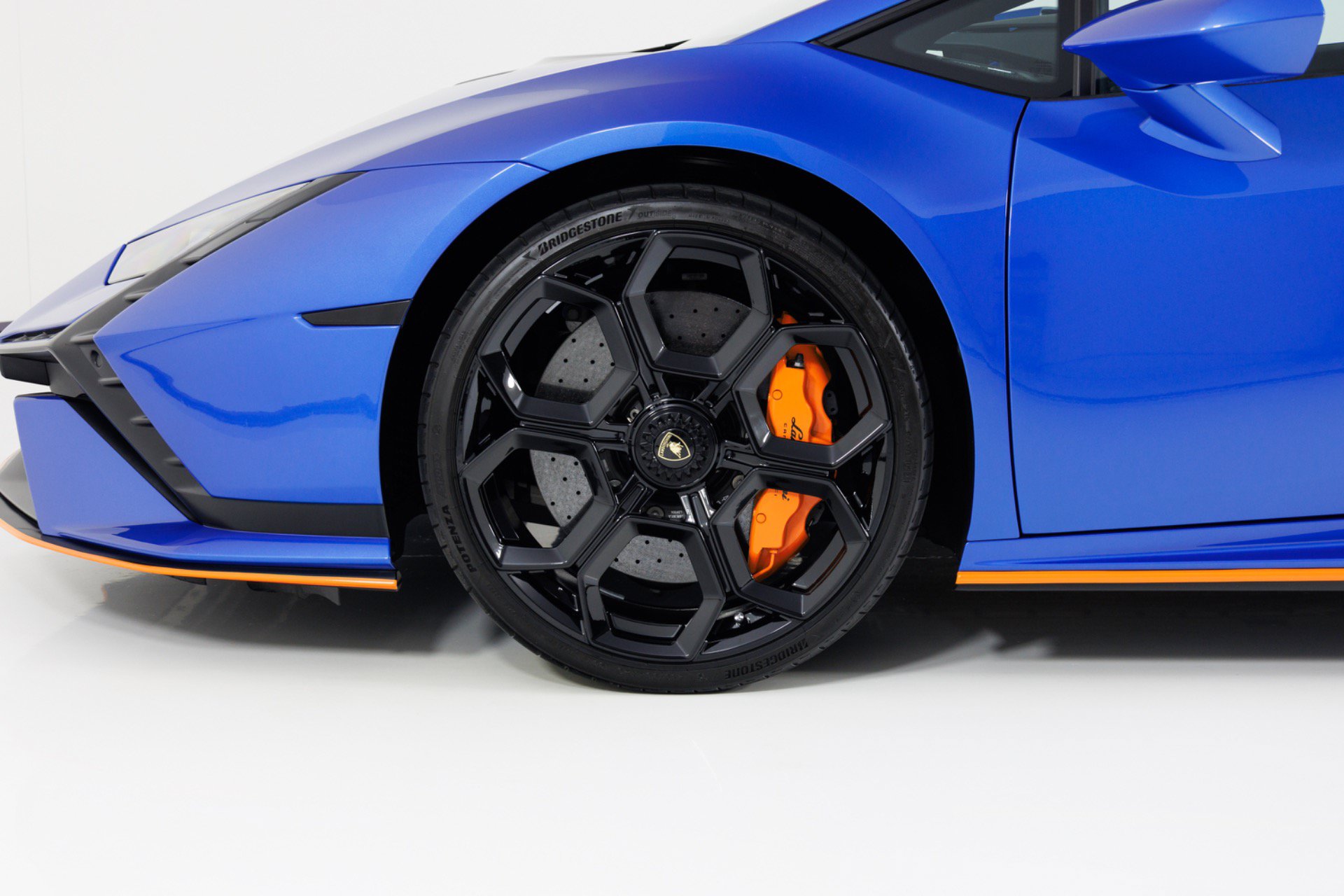 Used 2023 Lamborghini Huracan Tecnica RWD image 9