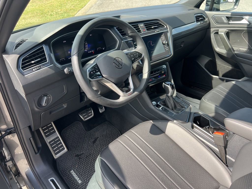 Certified 2024 Volkswagen Tiguan SE R-Line FWD image 15