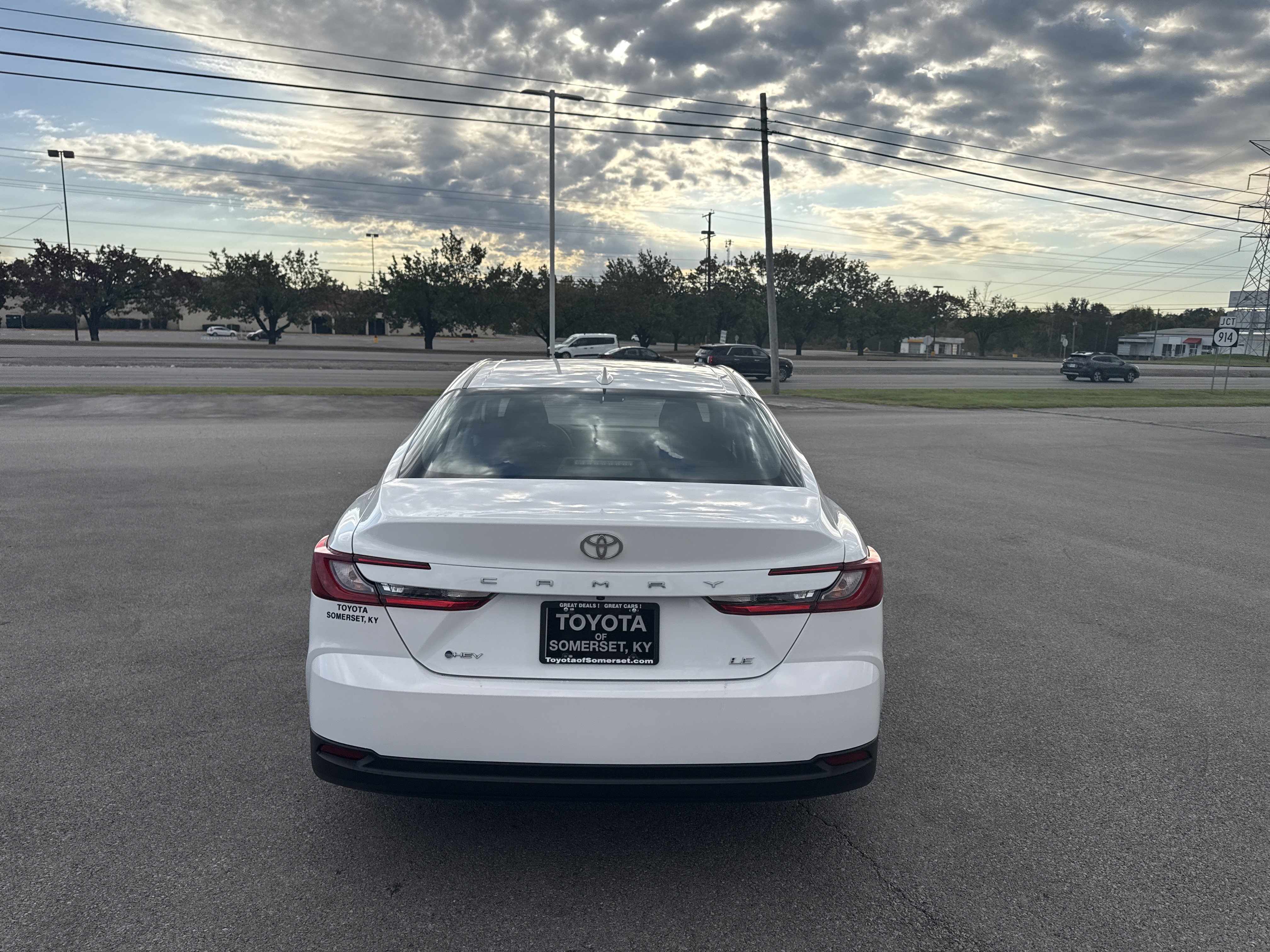 Used 2025 Toyota Camry LE image 4