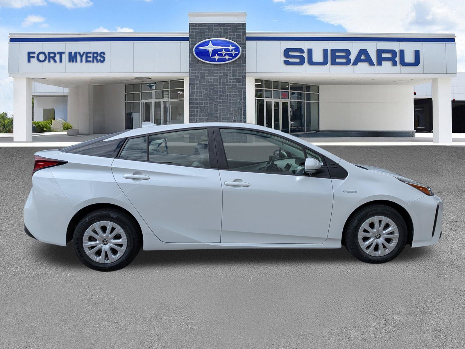 Used 2021 Toyota Prius L Eco FWD image 3