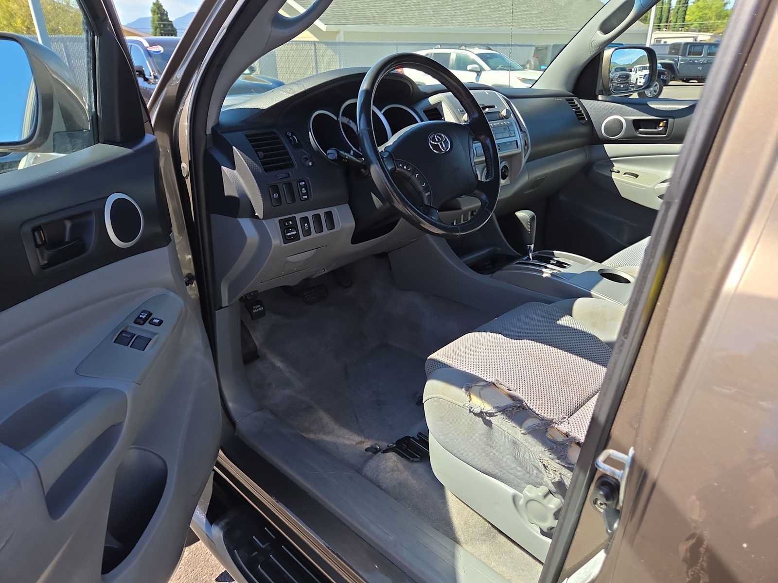Used 2011 Toyota Tacoma PreRunner w/ TRD Sport Pkg RWD image 10