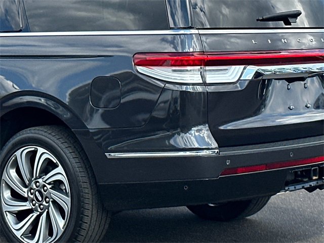 Used 2022 Lincoln Navigator L Reserve image 6