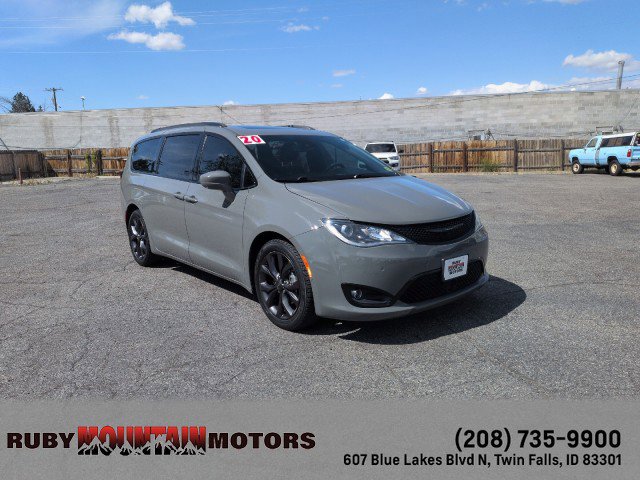 Used 2020 Chrysler Pacifica Touring-L Plus FWD image 1